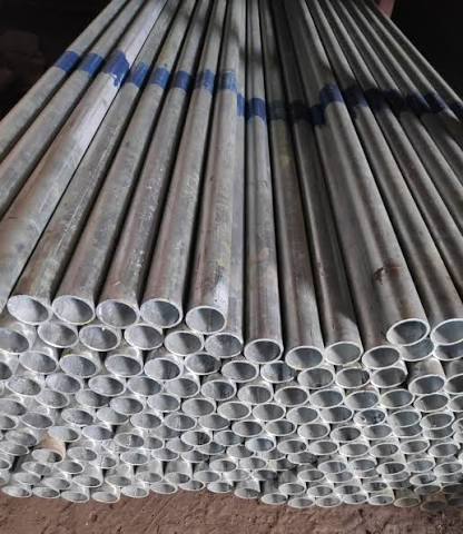 Galvanized steel pipes used in smart city infrastructure, industrial construction, and sustainable water distribution systems.